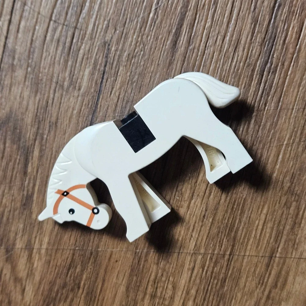LEGO White Horse Minifigure‎ Animal Brown Bridle and Black Saddle Moving Head